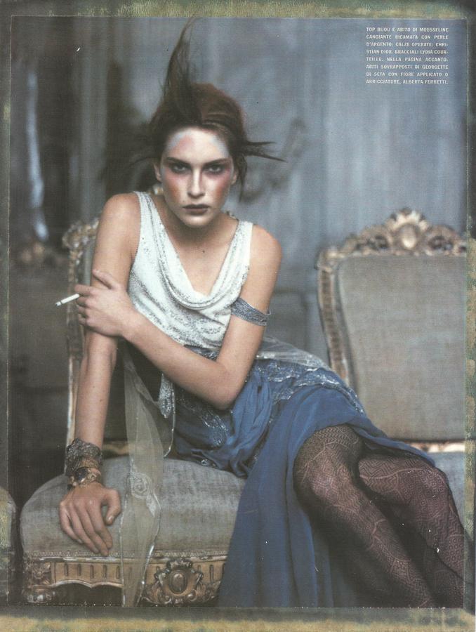 Vogue_IT_March2002_Pale_Shades03.jpg