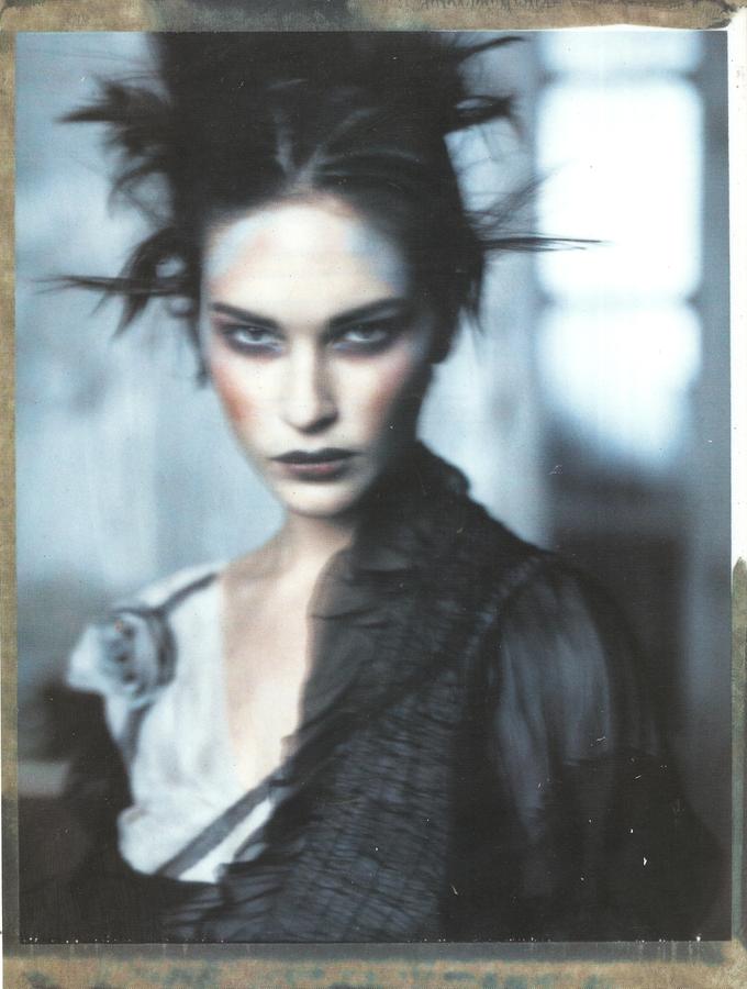Vogue_IT_March2002_Pale_Shades04.jpg