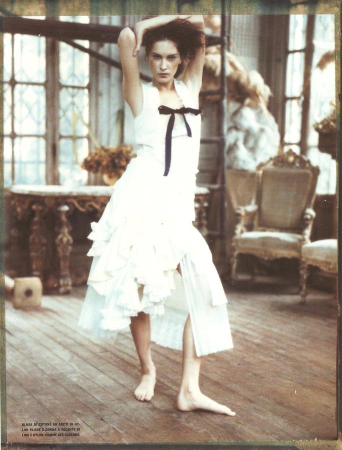 Vogue_IT_March2002_Pale_Shades06.jpg