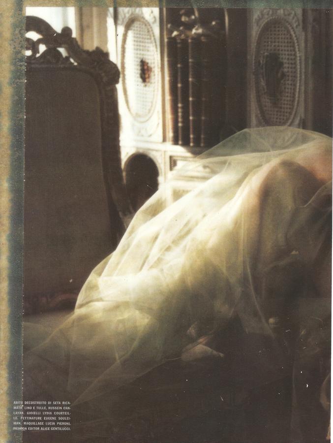 Vogue_IT_March2002_Pale_Shades09.jpg