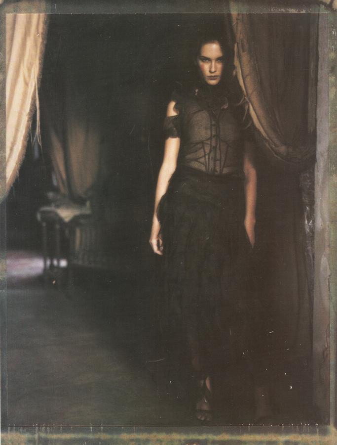 Vogue_IT_March2002_Pale_Shades12.jpg