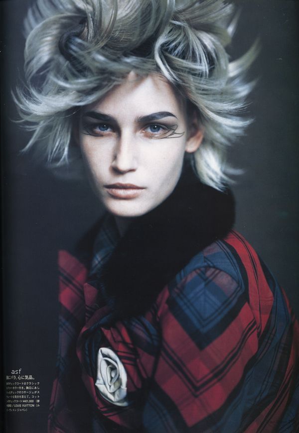 59285_Eugenia_Volodina_Nippon_Vogue_sep_2004_Paolo_Roversi_5.jpg