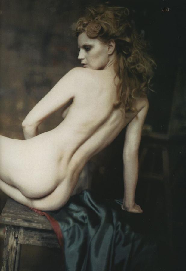13317_Guinevere_Van_Seenus_Vogue_Italia_feb06_Paolo_Roversi_7.jpg