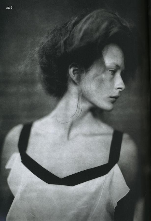 13344_Felicity_Gilbert_Vogue_Italia_feb06_Paolo_Roversi_10.jpg